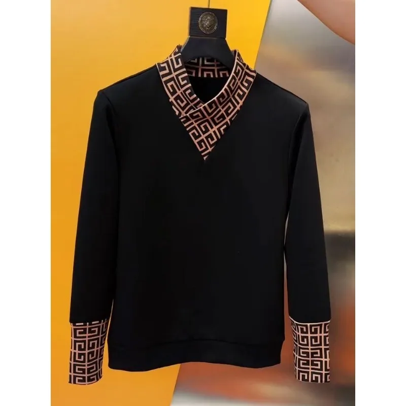 Men's Clothing Autumn and Winter Light Luxury Trendy Brand V-neck Fake Two-piece T-shirt Sweatshirt Fashion Stitching Top
Men's Clothing Autumn and Winter Light Luxury Trendy Brand V-neck Fake Two-piece T-shirt Sweatshirt Fashion Stitching Top