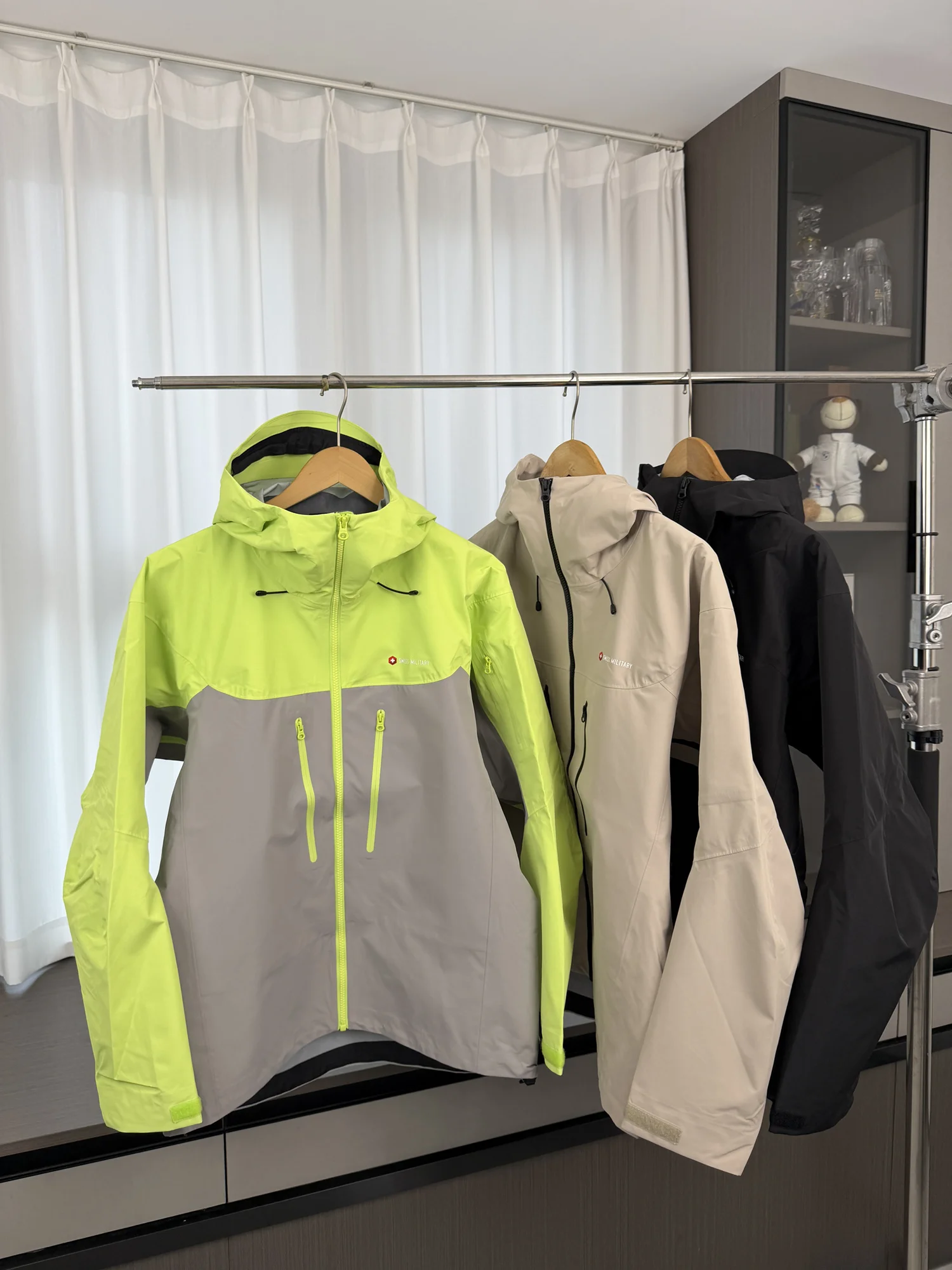 Men's Outdoor Riding Jacket Windproof Waterproof Full Glue Sealing Hooded Spring Bicycle Coat Guide Level Loose Fit Zipper
Men's Outdoor Riding Jacket Windproof Waterproof Full Glue Sealing Hooded Spring Bicycle Coat Guide Level Loose Fit Zipper