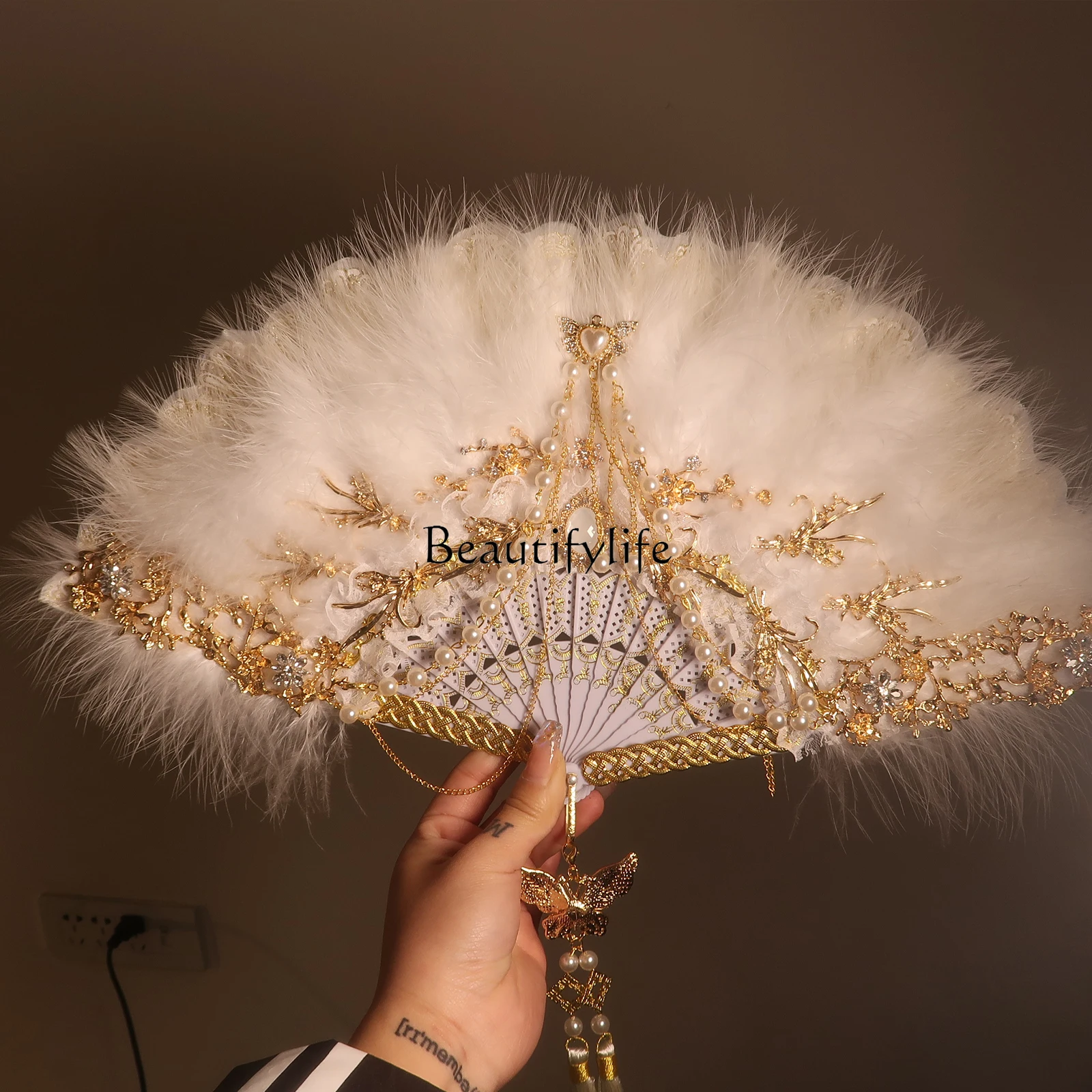 Feather dance cheongsam catwalk folding fan retro nostalgic Hanfu fairy gas lace fan
Feather dance cheongsam catwalk folding fan retro nostalgic Hanfu fairy gas lace fan