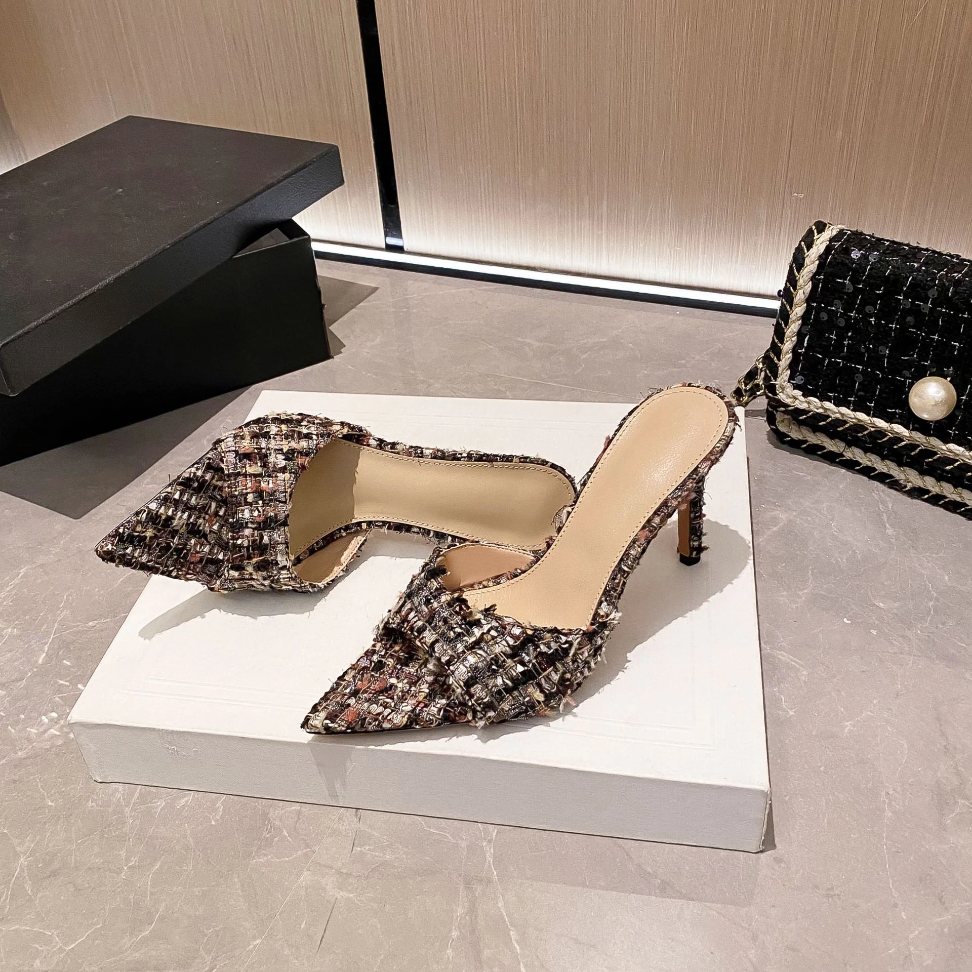 2026 Summer Woven New High Heel Sandals Fashion Pointed Toe Stiletto Open Toe Slip-on Sexy Women's Shoes
2026 Summer Woven New High Heel Sandals Fashion Pointed Toe Stiletto Open Toe Slip-on Sexy Women's Shoes