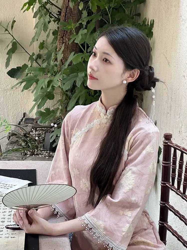 Improved Cheongsam Pink 2025 Inverted Large Sleeves Spring Qipao Girl Young Daily Retro New Chinese Style Simple Elegant Dress
Improved Cheongsam Pink 2025 Inverted Large Sleeves Spring Qipao Girl Young Daily Retro New Chinese Style Simple Elegant Dress