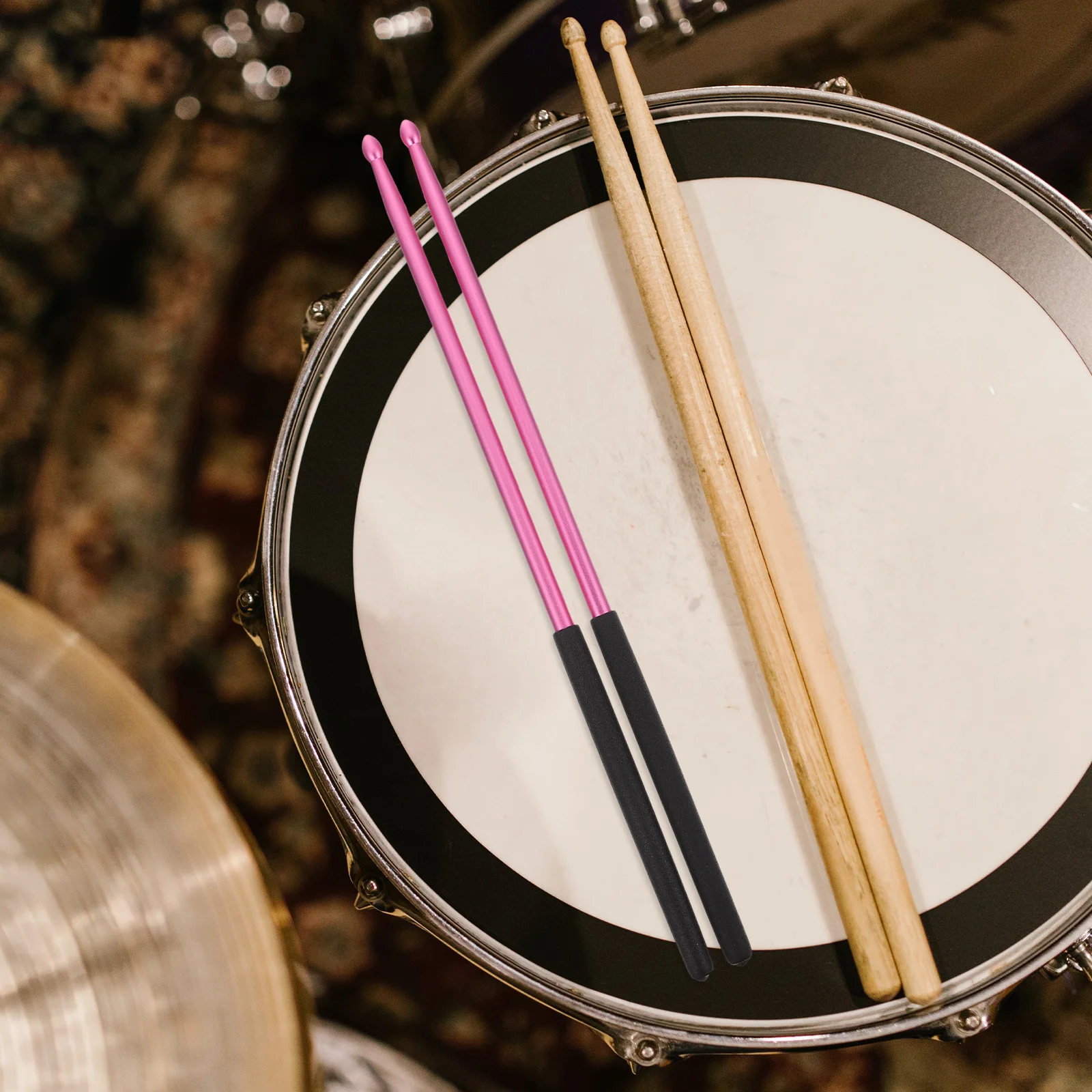 2Pcs Heavy Duty Aluminum Alloy Drum Sticks Reliable Build Excellent Gravity Sense for Skill Development Drumming Essentials
2Pcs Heavy Duty Aluminum Alloy Drum Sticks Reliable Build Excellent Gravity Sense for Skill Development Drumming Essentials