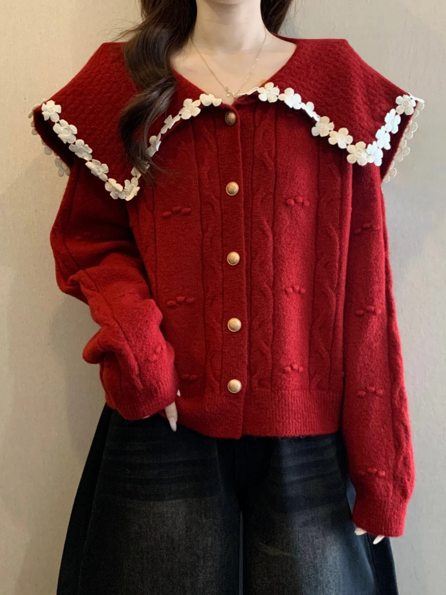 Women's Knitted Cardigan Sweater Heavy Embroidery Floral Design Short Outerwear Spring Autumn plus Size Fluffy Lapel Fashion
Women's Knitted Cardigan Sweater Heavy Embroidery Floral Design Short Outerwear Spring Autumn plus Size Fluffy Lapel Fashion