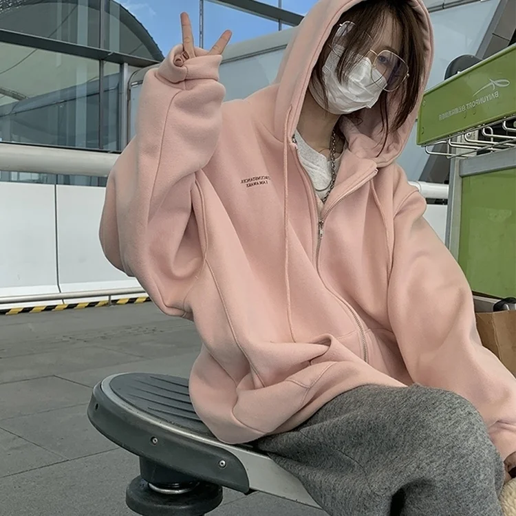 Толстовки с капюшоном и сакурой для женщин. Подходящий многослойный материал. Толстая молния. Спортивные базовые принты. Вышитые многокарманные принты.
Толстовки с капюшоном и сакурой для женщин. Подходящий многослойный материал. Толстая молния. Спортивные базовые принты. Вышитые многокарманные принты.