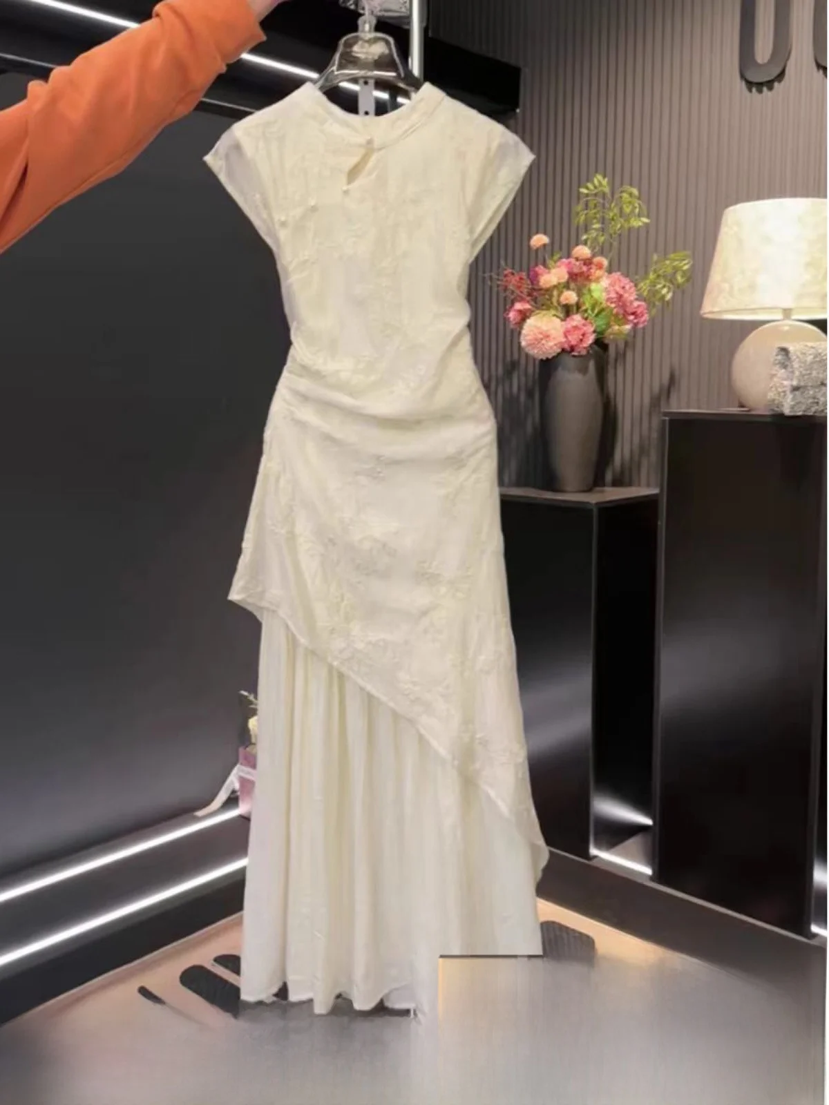 New Chinese Style Qipao Dress Women's Fashion Summer 2026 Elegant Waist-Cinching Midi Skirt Korean Version Polyester Fiber
New Chinese Style Qipao Dress Women's Fashion Summer 2026 Elegant Waist-Cinching Midi Skirt Korean Version Polyester Fiber
