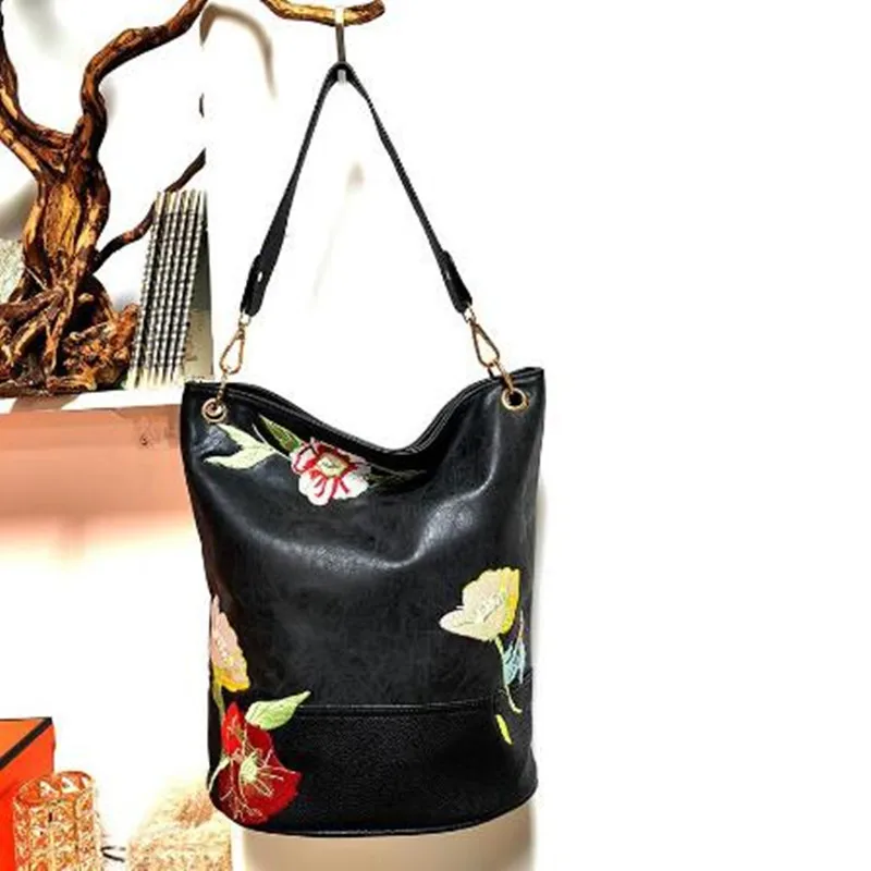 New women large capacity Chinese style single shoulder hand crossbody embroidered bucket flower embroidery vintage women bag
New women large capacity Chinese style single shoulder hand crossbody embroidered bucket flower embroidery vintage women bag