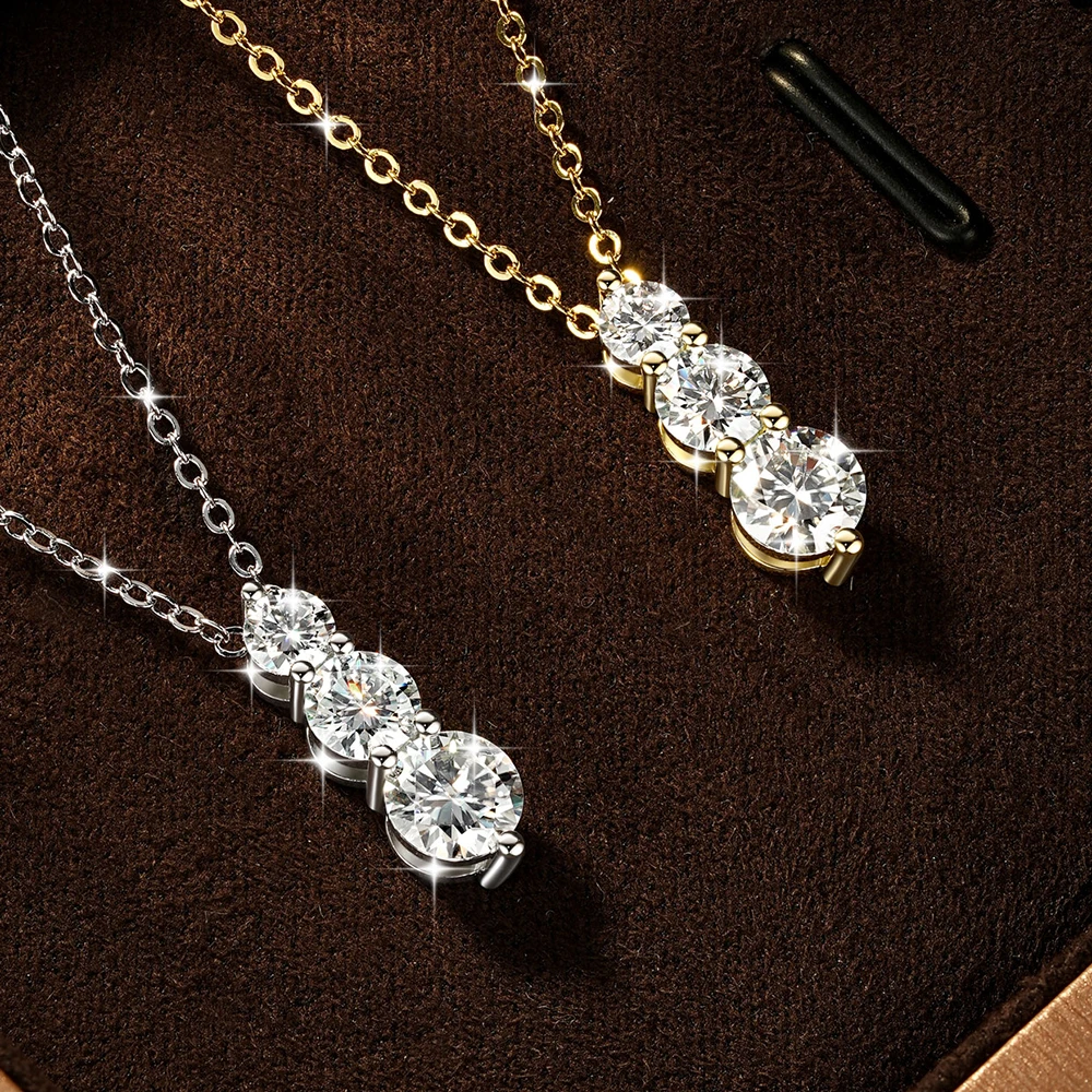 Abestecom 4mm Round Moissanite Three-stone Pendant Necklace Gold-plated Fashionable Women's Accessory Wedding Jewelry Gifts
Abestecom 4mm Round Moissanite Three-stone Pendant Necklace Gold-plated Fashionable Women's Accessory Wedding Jewelry Gifts