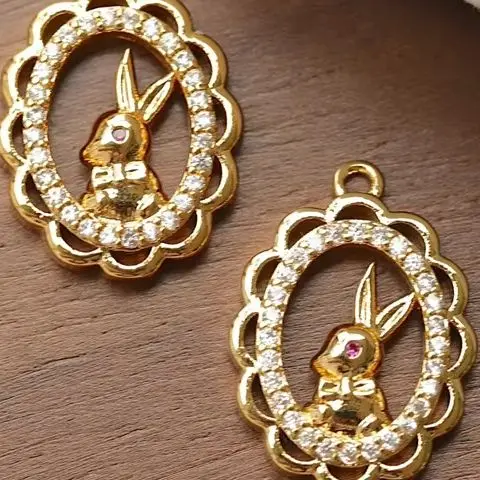 2 шт. 18,5x13 мм DIY аксессуар из медного настоящего золота, винтажный овальный цирконовый кружевной кулон с выдолбленным кроликом
2 шт. 18,5x13 мм DIY аксессуар из медного настоящего золота, винтажный овальный цирконовый кружевной кулон с выдолбленным кроликом