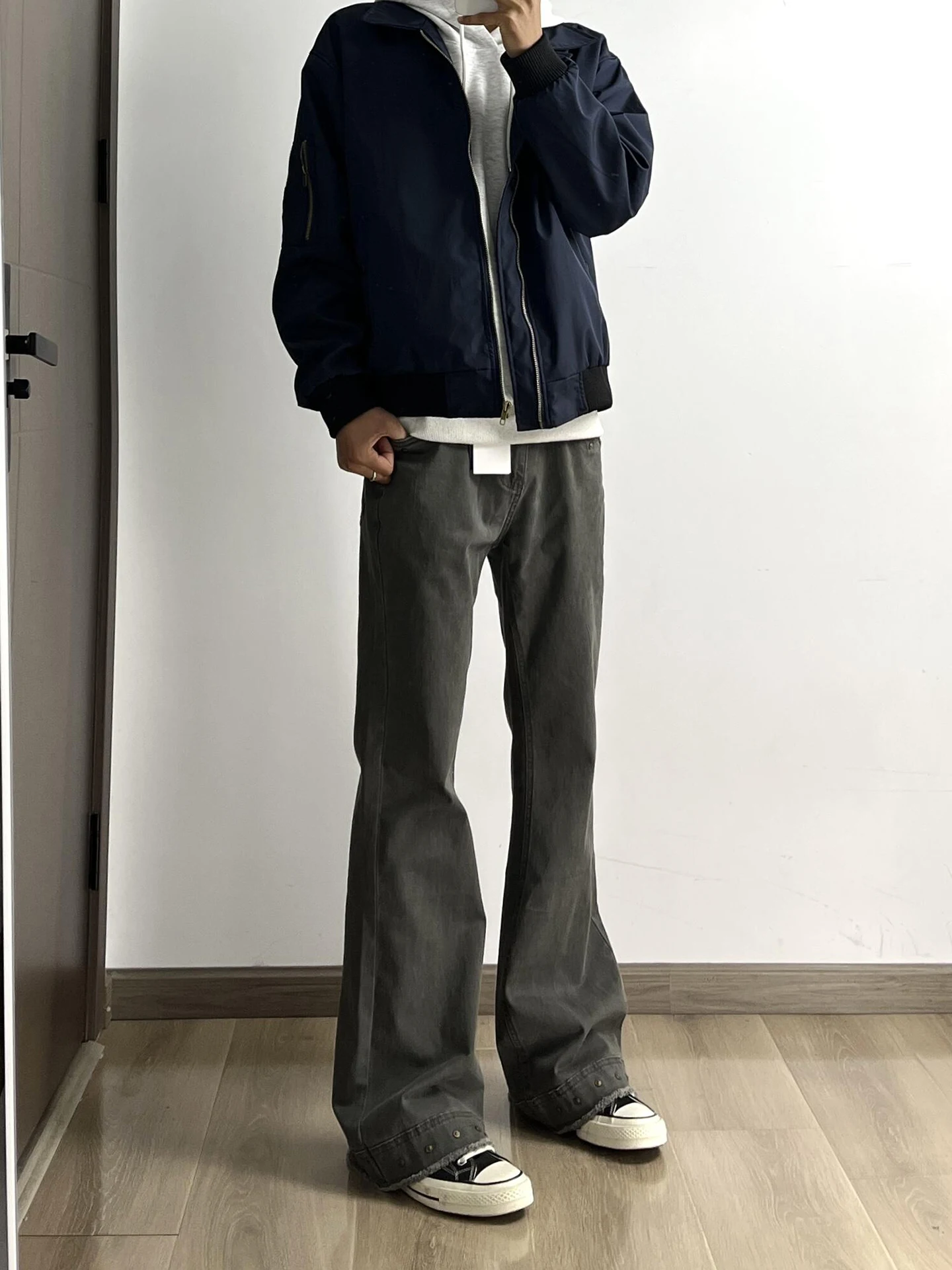 ey Ripped Men's Jeans High Street Sle Long Legging Effect Micro Flared Straight Cut Trousers with Rivets Casual Wear
ey Ripped Men's Jeans High Street Sle Long Legging Effect Micro Flared Straight Cut Trousers with Rivets Casual Wear