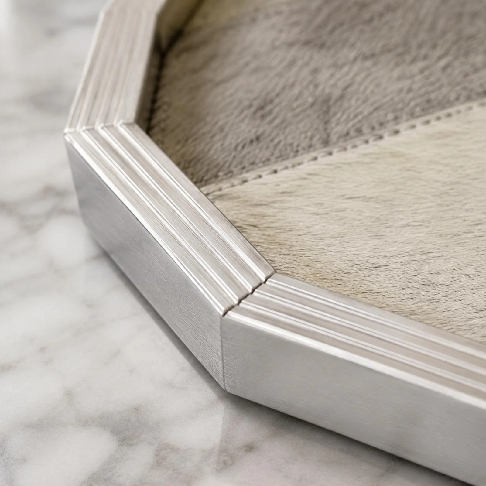 Horsehair Tray Polished Finish Stainless Steel Tray Home Decor Easy to Clean Household Serving Long-Lasting for Sample Room
Horsehair Tray Polished Finish Stainless Steel Tray Home Decor Easy to Clean Household Serving Long-Lasting for Sample Room