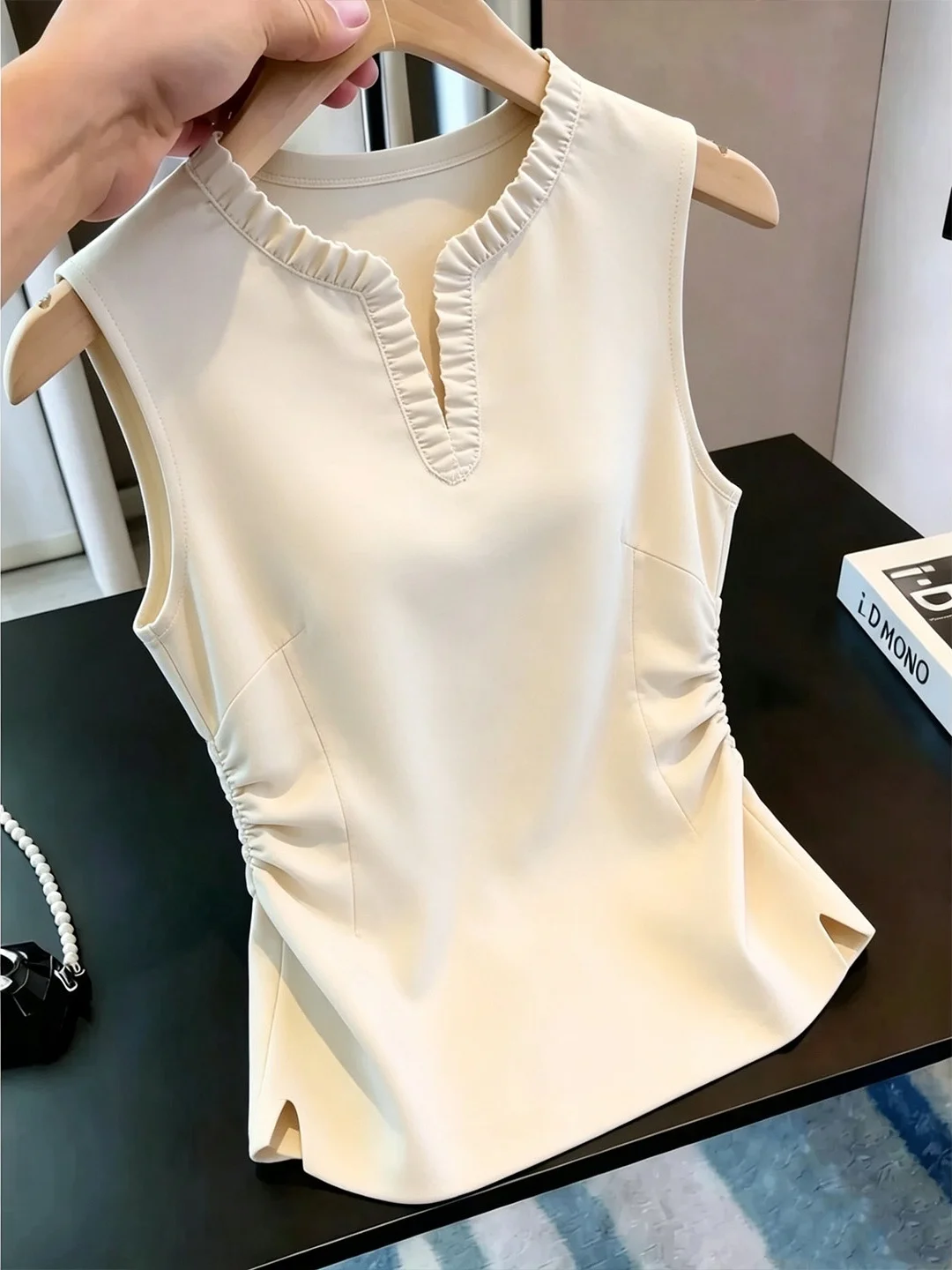 2026 Summer Commute Korean Style Sleeveless Waist-Cinched Overhead Women's Vest Versatile Elegant Fashionable Silk Top
2026 Summer Commute Korean Style Sleeveless Waist-Cinched Overhead Women's Vest Versatile Elegant Fashionable Silk Top