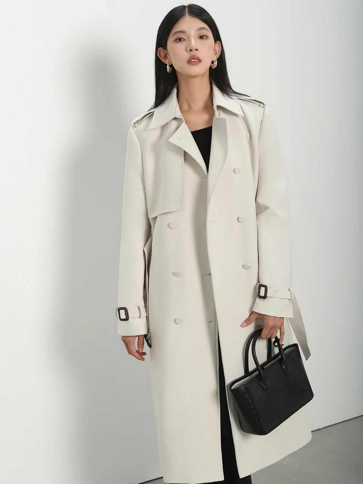 Женская ветровка Masbello Classic, двубортная, средней длины, свободного кроя, белая, осенняя новинка, из утолщенного полиэфирного волокна
Женская ветровка Masbello Classic, двубортная, средней длины, свободного кроя, белая, осенняя новинка, из утолщенного полиэфирного волокна