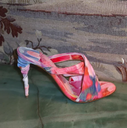 Pink multicolor satin printed mules for women 2026 new in summer 10cm high heels sexy party dress sandals luxury designer
Pink multicolor satin printed mules for women 2026 new in summer 10cm high heels sexy party dress sandals luxury designer