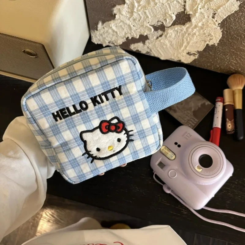 Fashion Cute Personality Trend New Ins Fresh Blue Plaid Kitty Storage Bag Large-capacity Portable Polaroid Makeup Bag
Fashion Cute Personality Trend New Ins Fresh Blue Plaid Kitty Storage Bag Large-capacity Portable Polaroid Makeup Bag