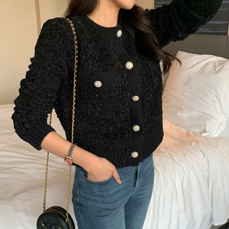 Сплошной цвет, небольшой аромат, круглый вырез, карман, короткий женский вязаный кардиган, весенне-осенний модный повседневный свободный свитер, пальто
Сплошной цвет, небольшой аромат, круглый вырез, карман, короткий женский вязаный кардиган, весенне-осенний модный повседневный свободный свитер, пальто