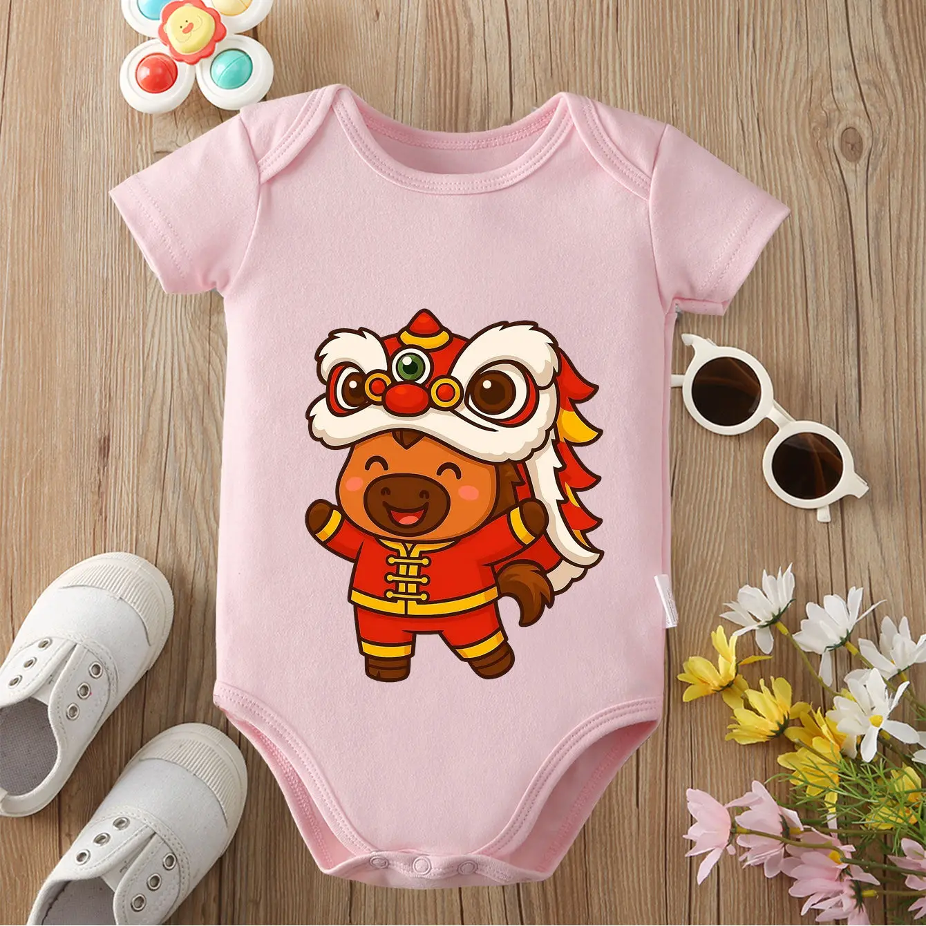 Боди из чистого хлопка с принтом «Милый конь с фейерверком», удобный комбинезон для малышей от 0 до 12 месяцев, для новорожденных
Боди из чистого хлопка с принтом «Милый конь с фейерверком», удобный комбинезон для малышей от 0 до 12 месяцев, для новорожденных