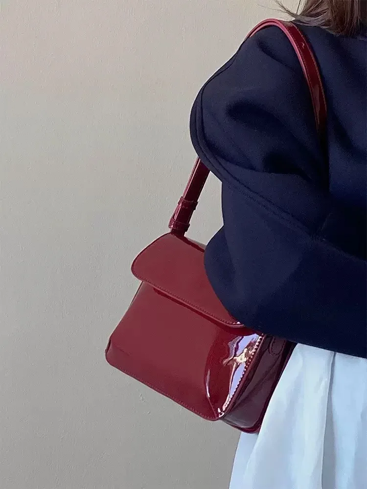 Vintage Patent Leather Small Square Bag Armpit Bag 2025 New Fashion All Square Hand Bill Shoulder Bag Crossbody Bag
Vintage Patent Leather Small Square Bag Armpit Bag 2025 New Fashion All Square Hand Bill Shoulder Bag Crossbody Bag