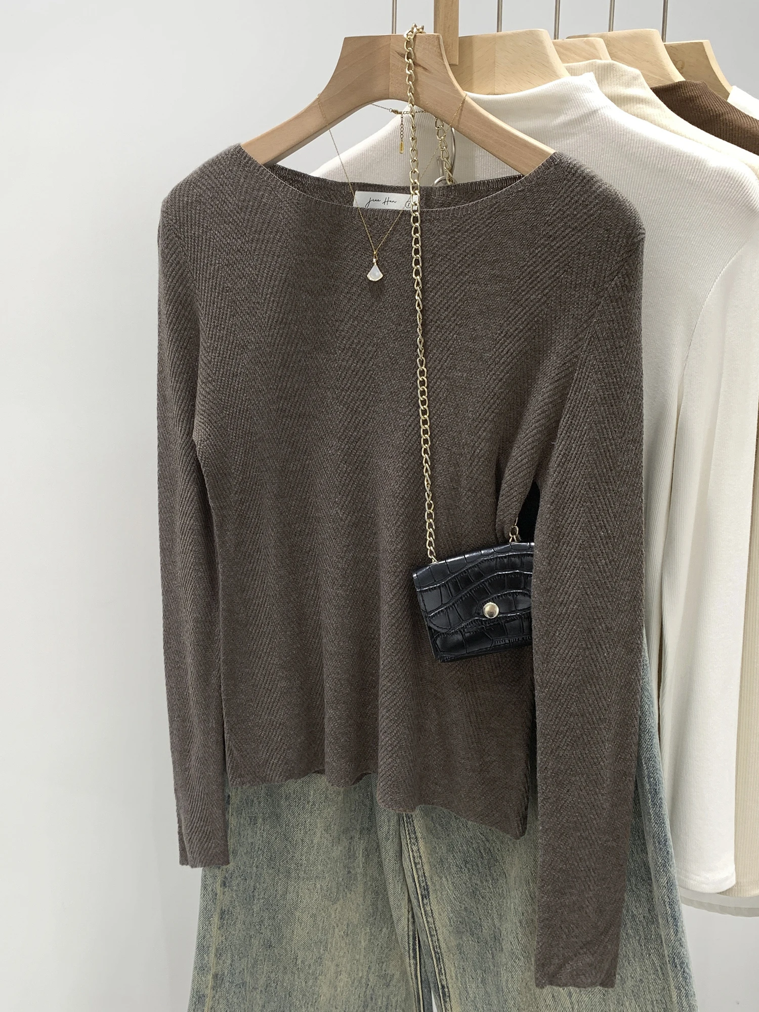 Women's Wool Blend Long Sleeve Knitwear Coffee Inner Wear Base Layer Top Korean Style Commute Fashion Autumn New Arrival
Women's Wool Blend Long Sleeve Knitwear Coffee Inner Wear Base Layer Top Korean Style Commute Fashion Autumn New Arrival