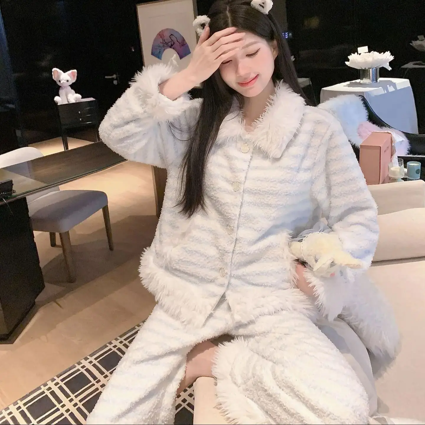 Зимние женские пижамные комплекты в милую сине-розовую полоску из кораллового флиса, плотная теплая домашняя одежда, комплект одежды для сна, комплект брюк с длинными рукавами
Зимние женские пижамные комплекты в милую сине-розовую полоску из кораллового флиса, плотная теплая домашняя одежда, комплект одежды для сна, комплект брюк с длинными рукавами