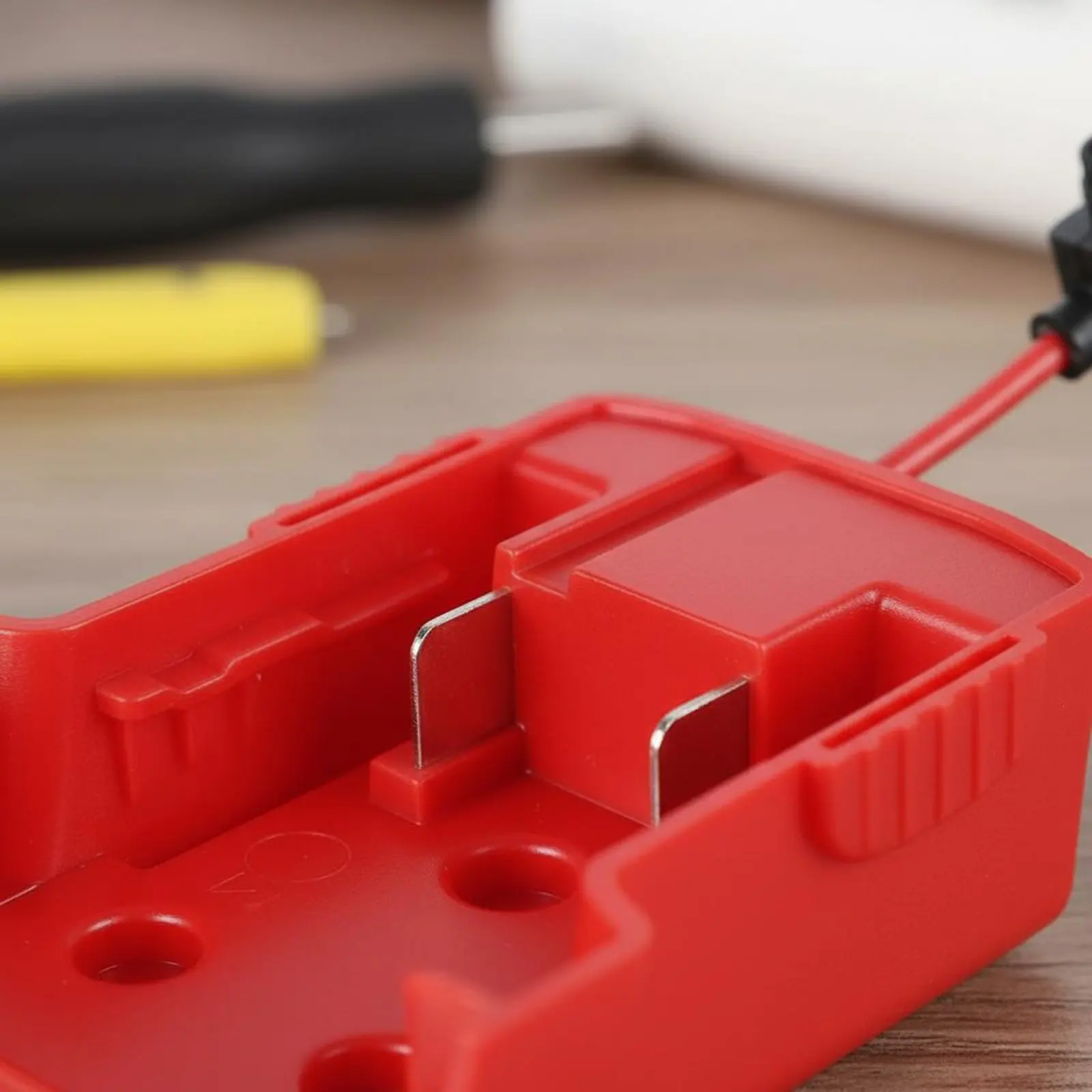 18V Battery Adapter Heat Resistant Wire Output Adapter Screw Hole Mount Easy Install for Workshop
18V Battery Adapter Heat Resistant Wire Output Adapter Screw Hole Mount Easy Install for Workshop