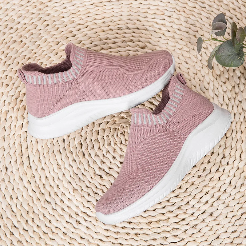 A pair of unisex teens knit slip-on sneakers elastic sock collar lightweight cushioned sole daily walking shoes KM-062
A pair of unisex teens knit slip-on sneakers elastic sock collar lightweight cushioned sole daily walking shoes KM-062