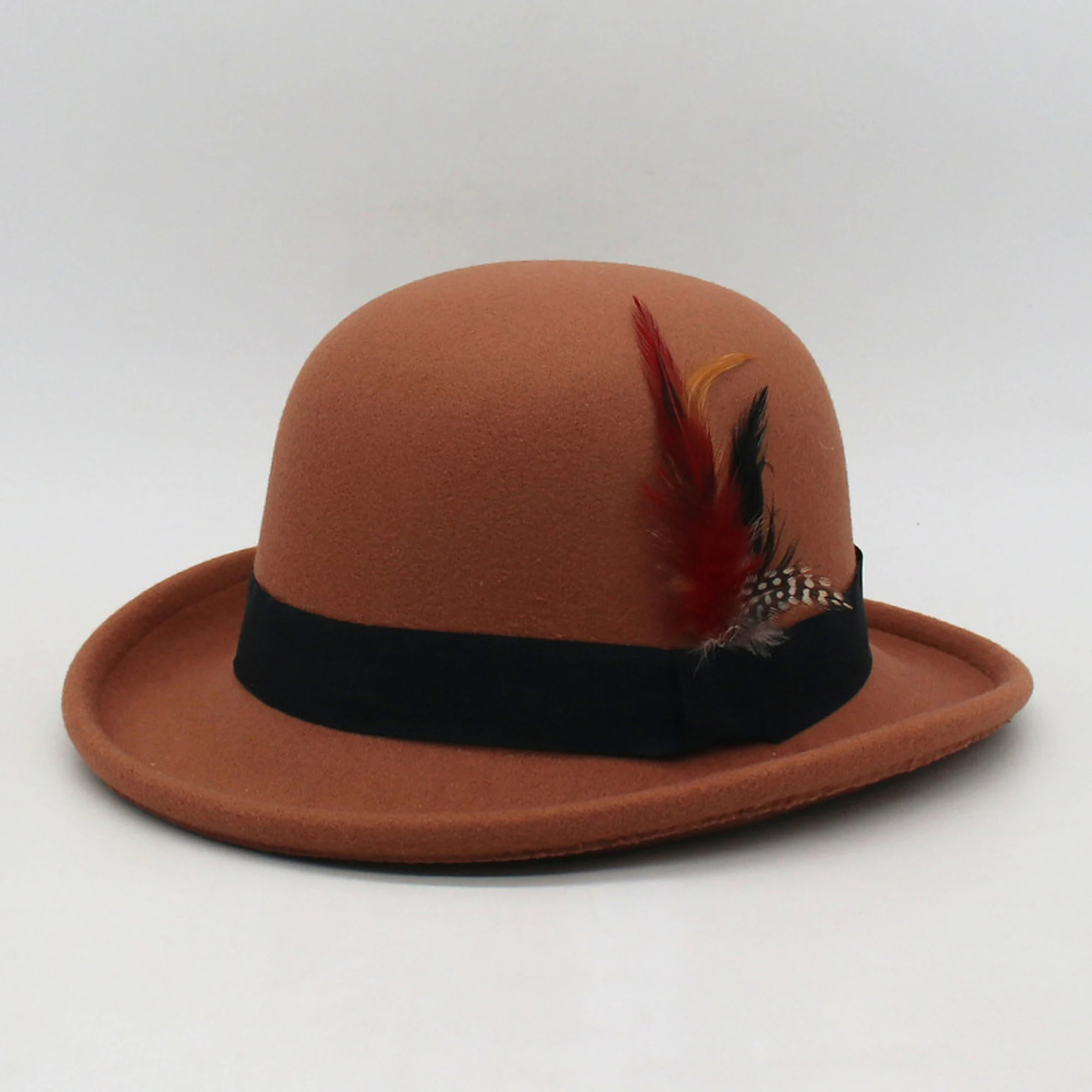 Винтажная шерстяная шляпа-федора с лентой и перьями для женщин и мужчин. Классическая шляпа с широкими полями для особых случаев.
Винтажная шерстяная шляпа-федора с лентой и перьями для женщин и мужчин. Классическая шляпа с широкими полями для особых случаев.