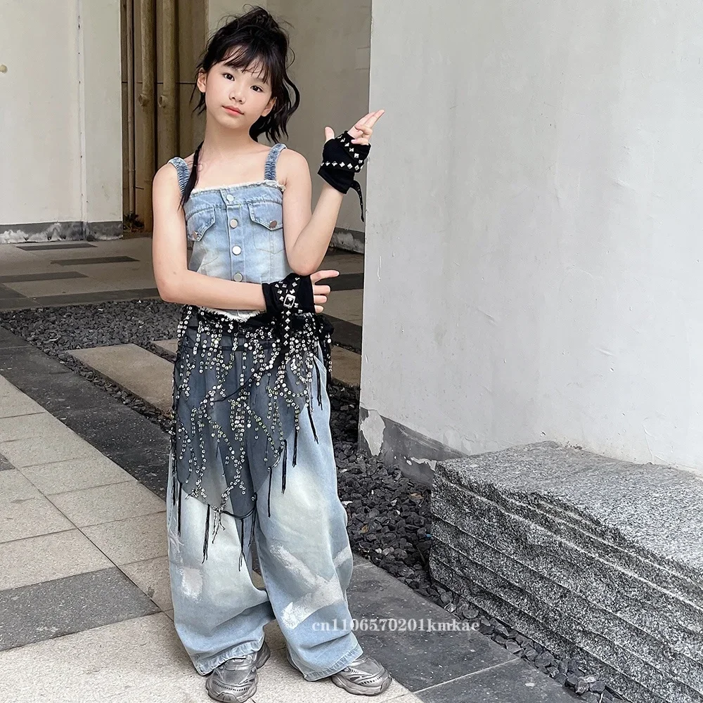 Детские джинсовые комплекты: топ-жилетка и брюки для выступлений в стиле джаз, концертные наряды, костюмы для танцев в стиле K-pop и хип-хоп
Детские джинсовые комплекты: топ-жилетка и брюки для выступлений в стиле джаз, концертные наряды, костюмы для танцев в стиле K-pop и хип-хоп