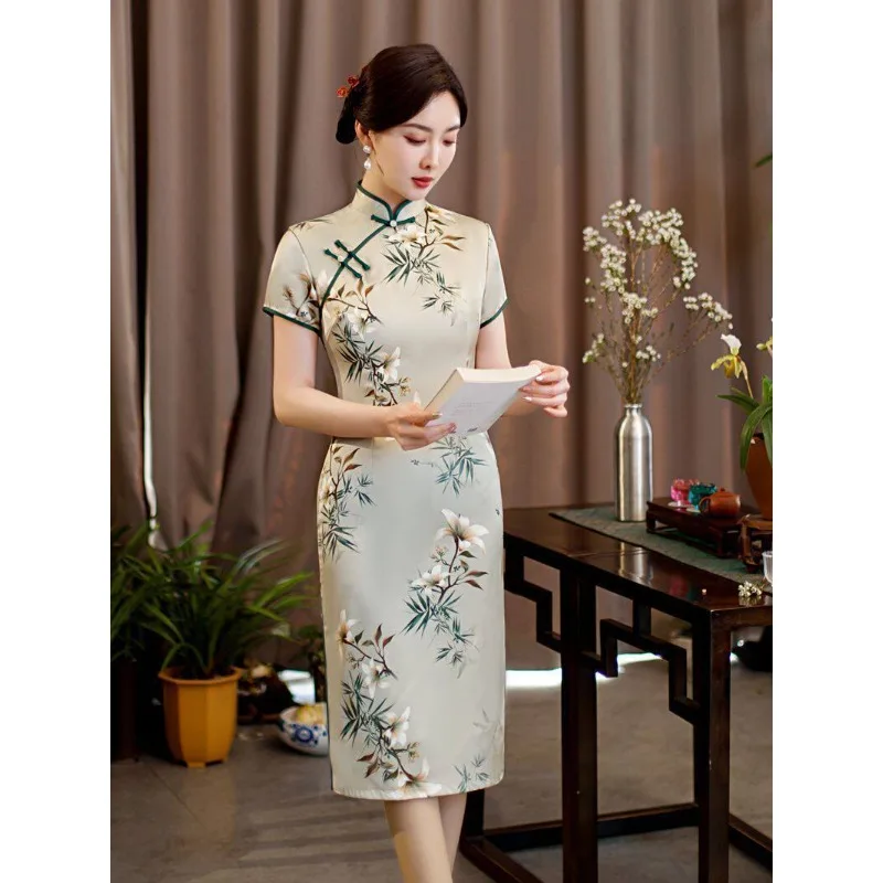 High-end cheongsam 2026 new large size high-end sense small middle-aged new Chinese mother improvement
High-end cheongsam 2026 new large size high-end sense small middle-aged new Chinese mother improvement