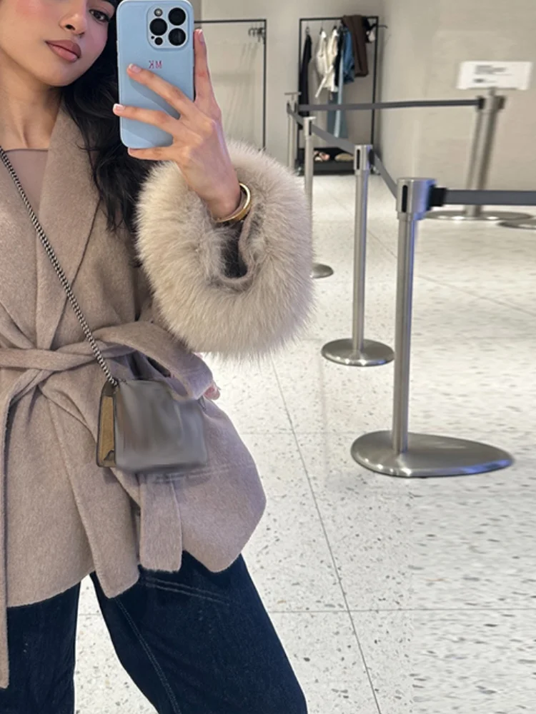 Элегантное меховое лоскутное пальто на шнуровке, женское свободное однотонное пальто с длинным рукавом и v-образным вырезом, женское пальто с открытой строчкой, осень 2021, модная женская куртка
Элегантное меховое лоскутное пальто на шнуровке, женское свободное однотонное пальто с длинным рукавом и v-образным вырезом, женское пальто с открытой строчкой, осень 2021, модная женская куртка