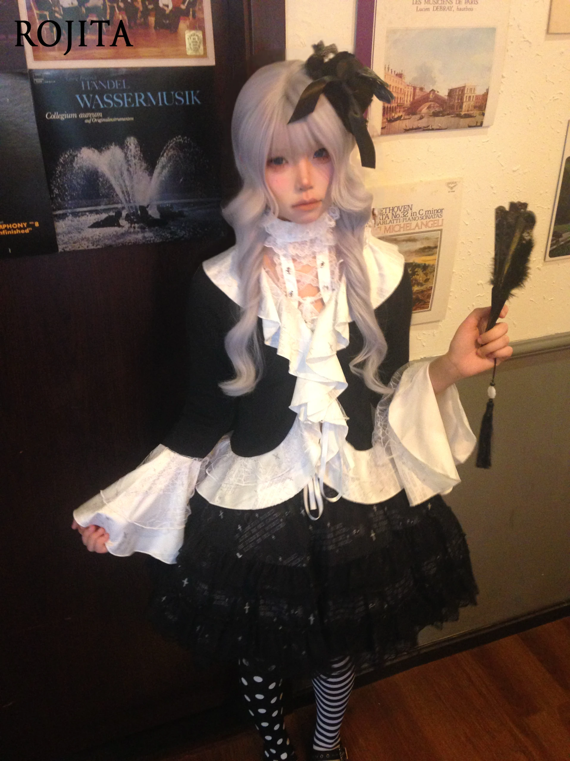 Cute Hot Girl Subculture Lace-up Gothic Lace Sleeve Top Halter Neck Waist-cinching Shirt Black and White Color Block Top
Cute Hot Girl Subculture Lace-up Gothic Lace Sleeve Top Halter Neck Waist-cinching Shirt Black and White Color Block Top