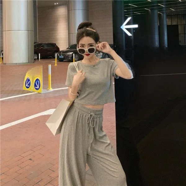 2026 New Pure Color Slim Fit Short Sleeve T-Shirt Women's High Waist Wide Leg Pants Casual Wear Two Piece Set Belly Button Ba...
2026 New Pure Color Slim Fit Short Sleeve T-Shirt Women's High Waist Wide Leg Pants Casual Wear Two Piece Set Belly Button Ba...