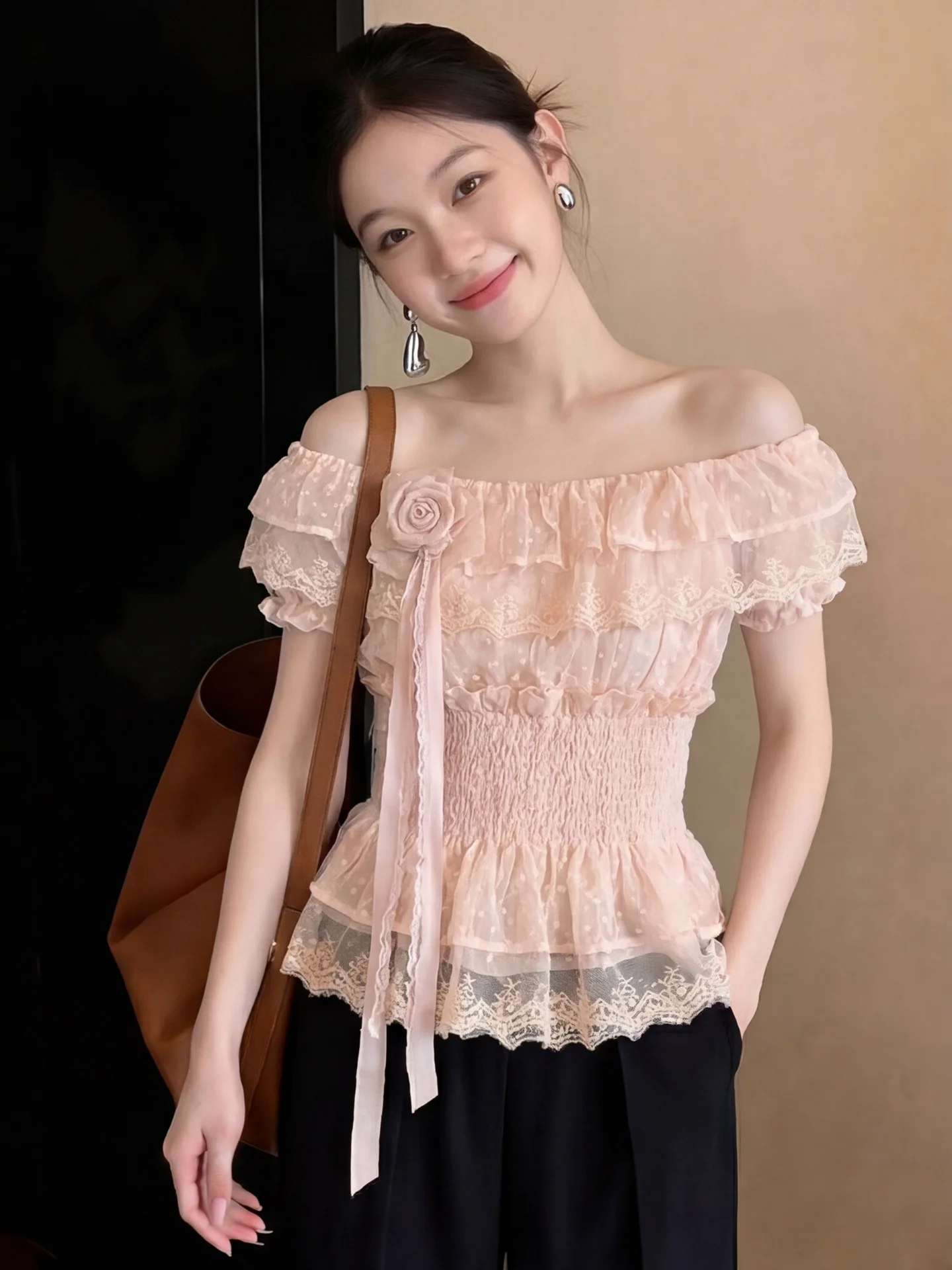 French Style Lace Shirt Women's Slim Fit Short Sleeve Sweet Top Waist Cinching Bellflower Hem One Shoulder Design Breathable ...
French Style Lace Shirt Women's Slim Fit Short Sleeve Sweet Top Waist Cinching Bellflower Hem One Shoulder Design Breathable ...
