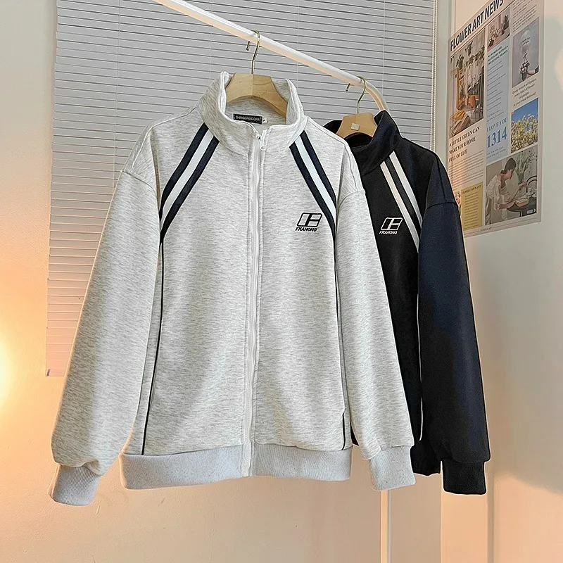Осенне-зимняя мужская толстовка большого размера, повседневная свободная спортивная куртка с полосками и вышивкой для пар, молодежная уличная одежда из полиэстера
Осенне-зимняя мужская толстовка большого размера, повседневная свободная спортивная куртка с полосками и вышивкой для пар, молодежная уличная одежда из полиэстера