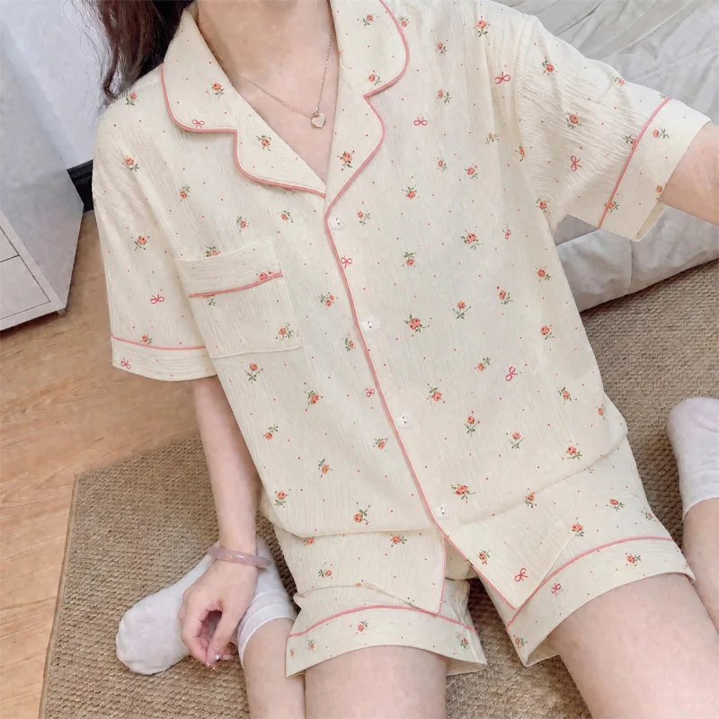 Crumpled Fabric Ins Style Floral Pajama Set for Girls - Short Sleeve and Shorts, Lightweight Summer French-Style Loungewear
Crumpled Fabric Ins Style Floral Pajama Set for Girls - Short Sleeve and Shorts, Lightweight Summer French-Style Loungewear