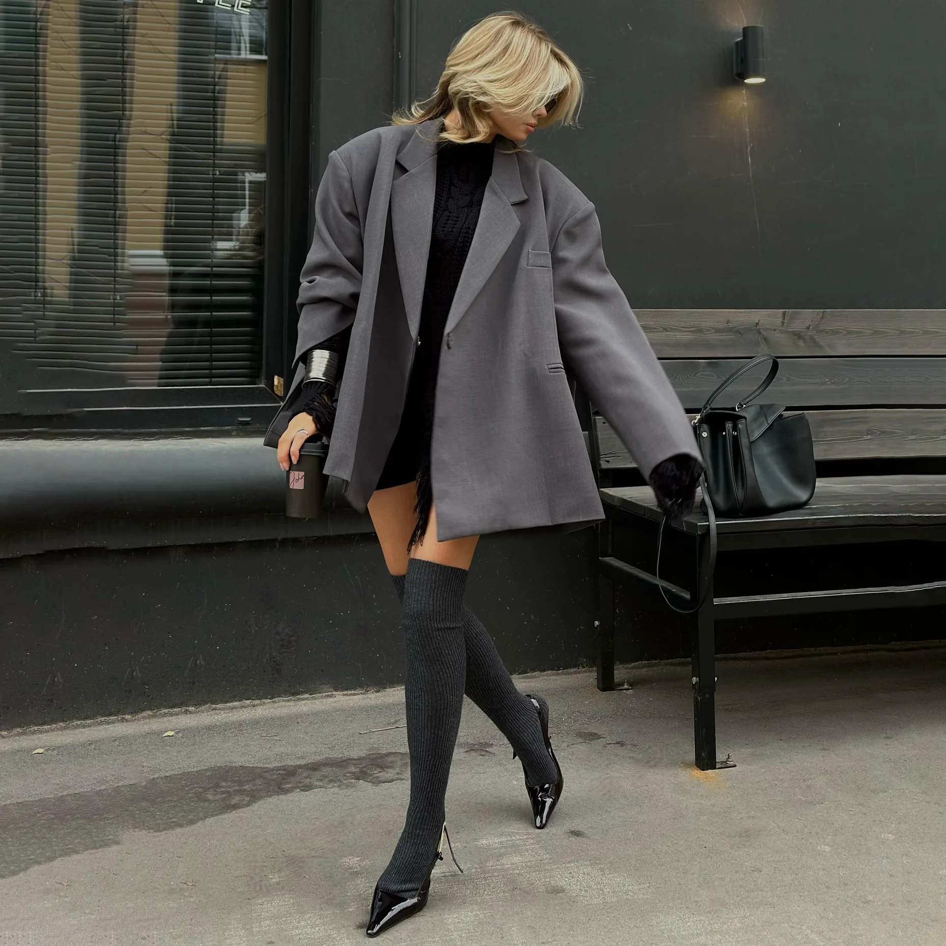 Lazy Style Loose Women Blazers Coats 2025 New Autumn Single Button Notched Collar High Street Versatile Office Lady Outerwear
Lazy Style Loose Women Blazers Coats 2025 New Autumn Single Button Notched Collar High Street Versatile Office Lady Outerwear
