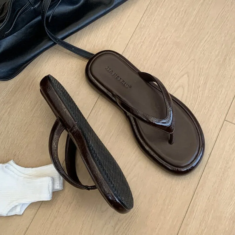 2026 Red Brown Summer New Brand Women Slipper Fashion Wine Red Slip On Flip Flop Shoes Soft Flat Heel Casual Beach Slides
2026 Red Brown Summer New Brand Women Slipper Fashion Wine Red Slip On Flip Flop Shoes Soft Flat Heel Casual Beach Slides