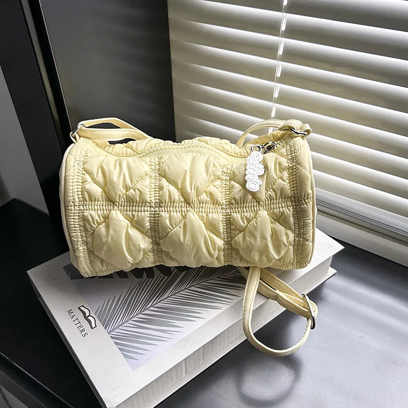 Fashionable And Lightweight Women's Shoulder Bag Plaid Cloud Soft Casual Crossbody Bag
Fashionable And Lightweight Women's Shoulder Bag Plaid Cloud Soft Casual Crossbody Bag