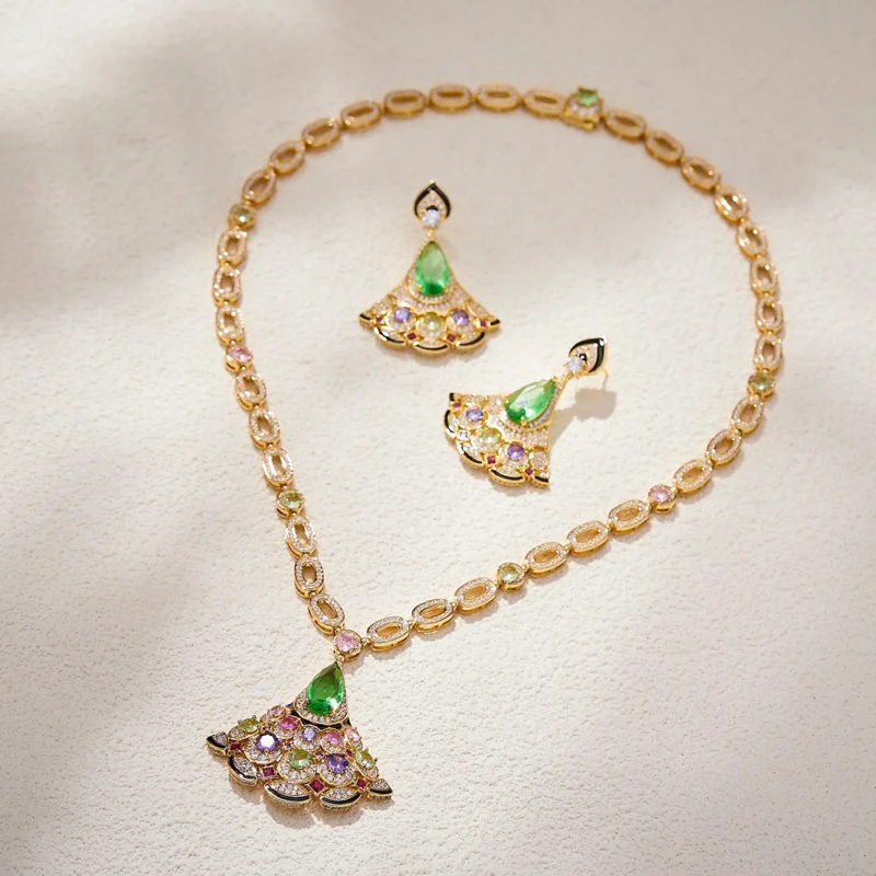Ожерелье в европейском и американском стиле, серьги с инкрустацией, цветной кубический циркон, зеленая каплевидная форма, подвеска в форме веера, комплекты ювелирных изделий для вечеринок
Ожерелье в европейском и американском стиле, серьги с инкрустацией, цветной кубический циркон, зеленая каплевидная форма, подвеска в форме веера, комплекты ювелирных изделий для вечеринок