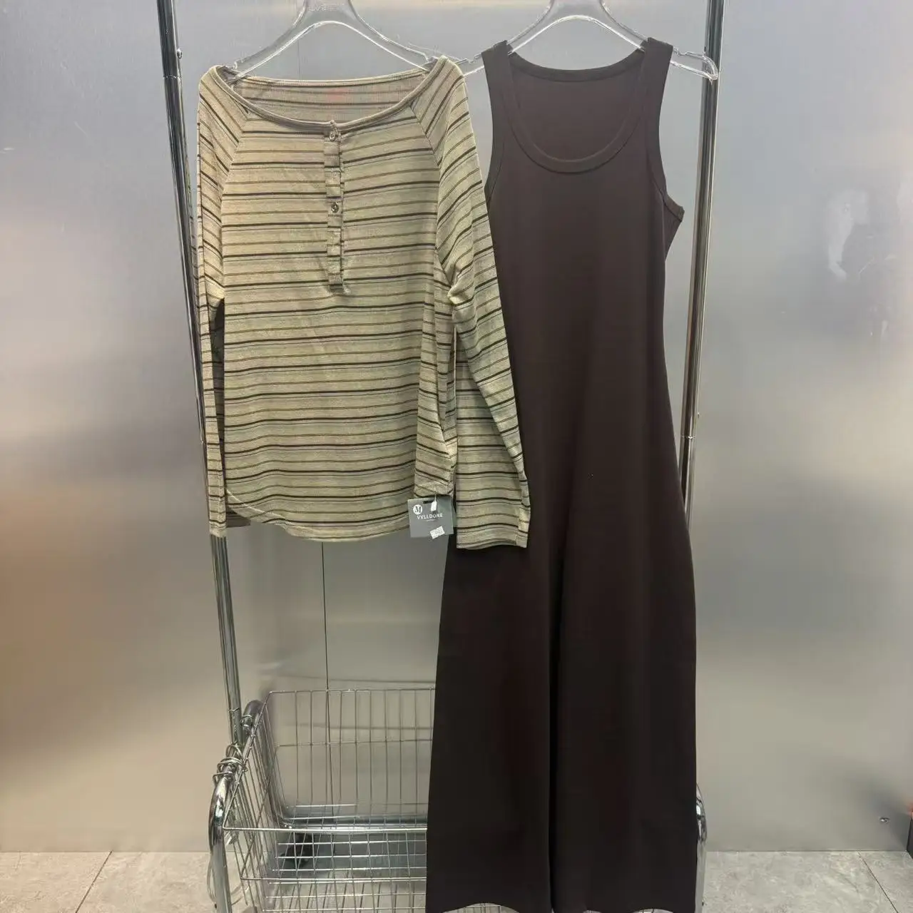 Summer 2026 Slimming Trendy Stripe Long Sleeve T-Shirt Vest Long Skirt Two-Piece Set Breathable Polyester Straight Cut Style
Summer 2026 Slimming Trendy Stripe Long Sleeve T-Shirt Vest Long Skirt Two-Piece Set Breathable Polyester Straight Cut Style