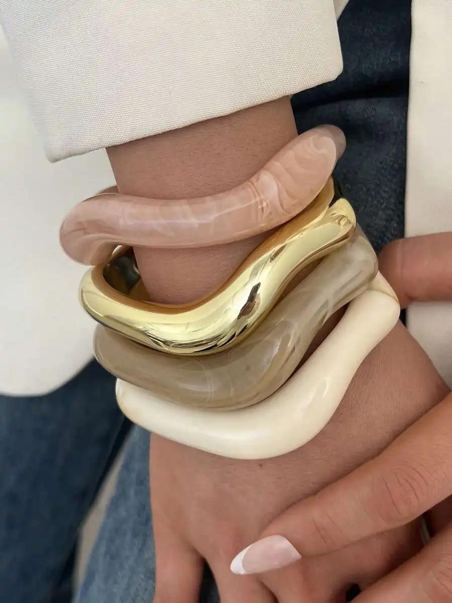 4-Piece Women’s Retro Boho C-Shaped Wavy Geometric Acrylic Resin Bangle Set For Daily, Vacation, Wedding, Layering
4-Piece Women’s Retro Boho C-Shaped Wavy Geometric Acrylic Resin Bangle Set For Daily, Vacation, Wedding, Layering