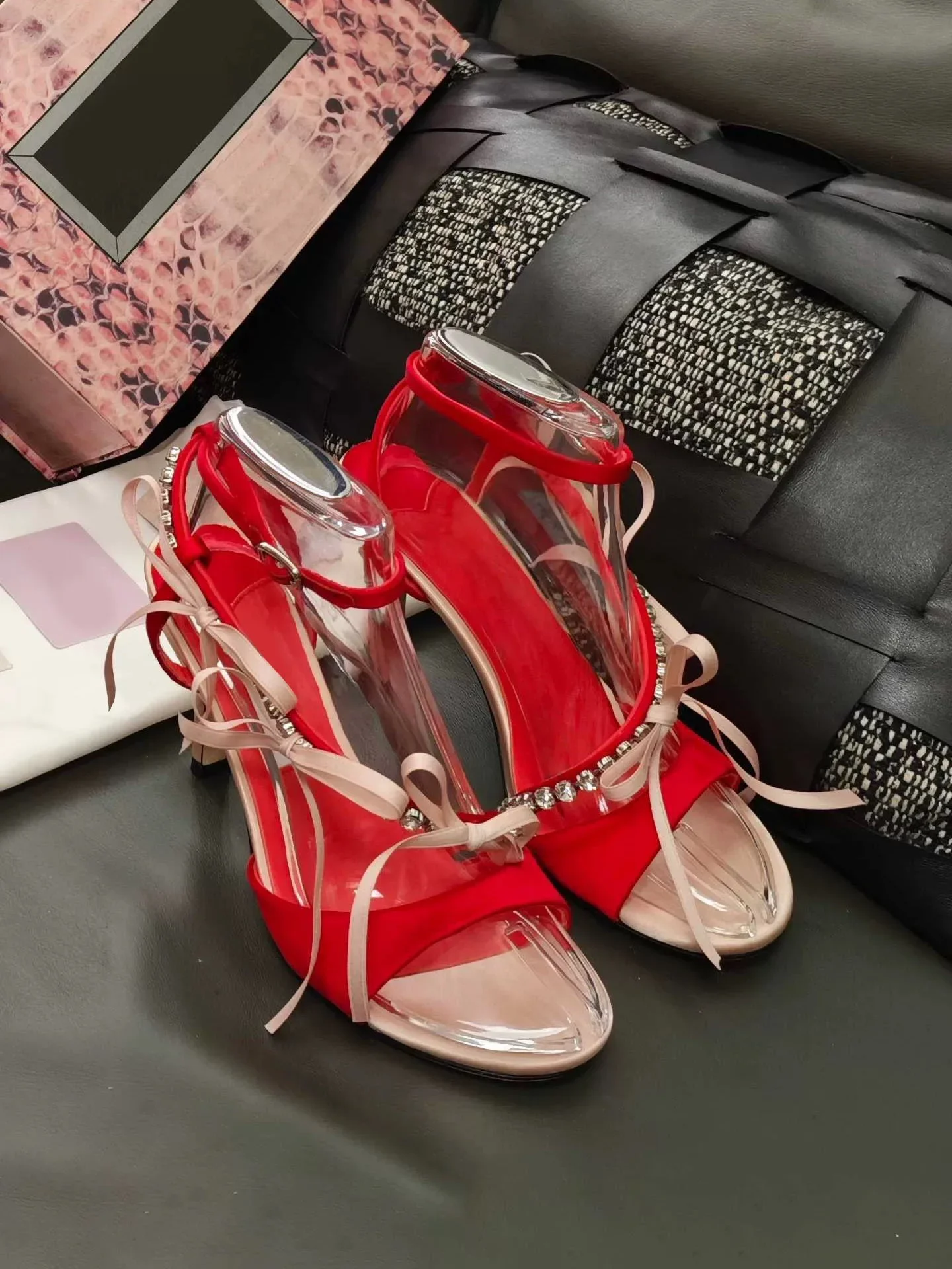 2026 Spring/Summer New French Burgundy Bow Rhinestone Sandals Stiletto Heels One Strap Buckle Fashion Modern Sandals For Women
2026 Spring/Summer New French Burgundy Bow Rhinestone Sandals Stiletto Heels One Strap Buckle Fashion Modern Sandals For Women