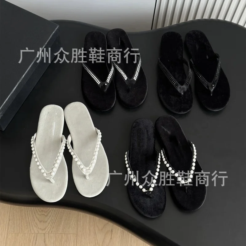 Custom High Version Fragrance Style Herringbone Toe Clip Sandals Women Pearl Toe Flat Sandals Versatile Beach Slippers
Custom High Version Fragrance Style Herringbone Toe Clip Sandals Women Pearl Toe Flat Sandals Versatile Beach Slippers