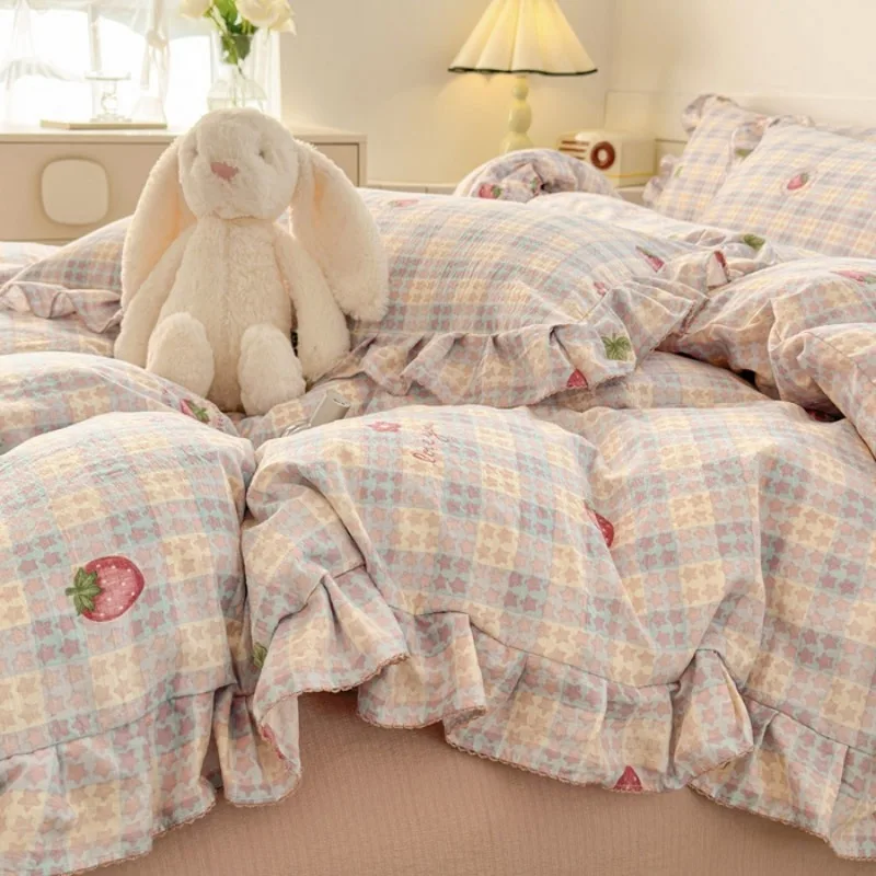 Gentle floral aerobic knitted cotton bed sheet with lace double layered yarn duvet cover, washed cotton bed sheet 3 piece set
Gentle floral aerobic knitted cotton bed sheet with lace double layered yarn duvet cover, washed cotton bed sheet 3 piece set