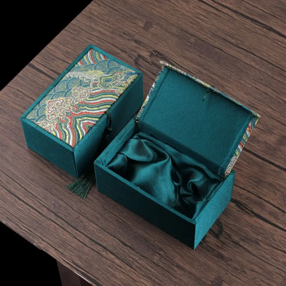 High-End Silk Jewelry Box Chinese Style with Tassels Bracelet Box Retro Large Capacity Jewelry Gift Packaging Boxes
High-End Silk Jewelry Box Chinese Style with Tassels Bracelet Box Retro Large Capacity Jewelry Gift Packaging Boxes