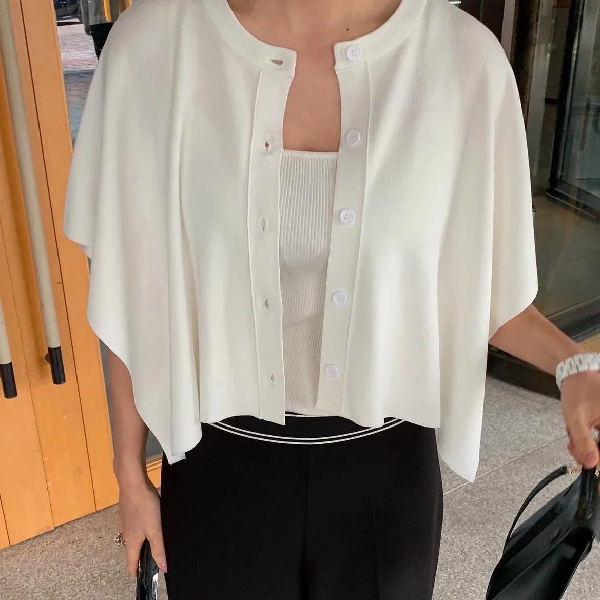 Korean Style Chic Fashionable Versatile Summer 2026 Women's Double-Sided Knitted Sweater Shawl Unusual Short Sleeve Top
Korean Style Chic Fashionable Versatile Summer 2026 Women's Double-Sided Knitted Sweater Shawl Unusual Short Sleeve Top