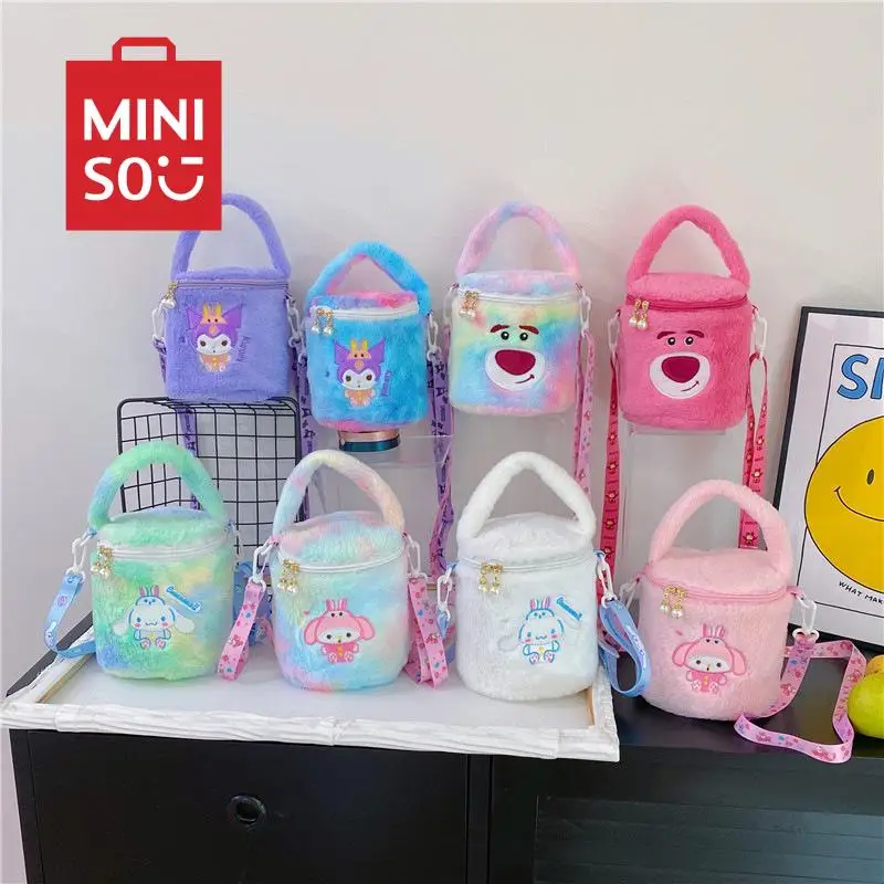 Kawaii Anime MINISO Cartoon New Sanrio fashion Shoulder Strap Handheld Diagonal Cross Bag Doll Plush Bag Portable Bucket Bag
Kawaii Anime MINISO Cartoon New Sanrio fashion Shoulder Strap Handheld Diagonal Cross Bag Doll Plush Bag Portable Bucket Bag