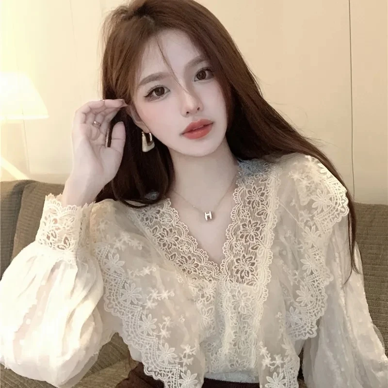 Women Spring V-neck Lace Cardigan Blouse Female Fashion Design Sense Niche Long Sleeved Lace Ruffle Edge Pullover Shirt Tops
Women Spring V-neck Lace Cardigan Blouse Female Fashion Design Sense Niche Long Sleeved Lace Ruffle Edge Pullover Shirt Tops