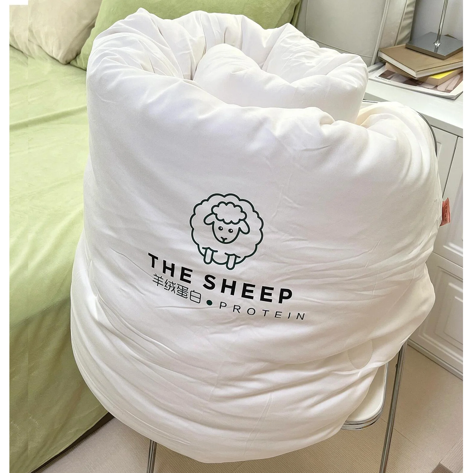 Утолщенное одеяло Thiened Camere с протеинами и соевыми волокнами, односпальное/двуспальное, осенне-зимнее, прочное, легкое, с чехлом
Утолщенное одеяло Thiened Camere с протеинами и соевыми волокнами, односпальное/двуспальное, осенне-зимнее, прочное, легкое, с чехлом