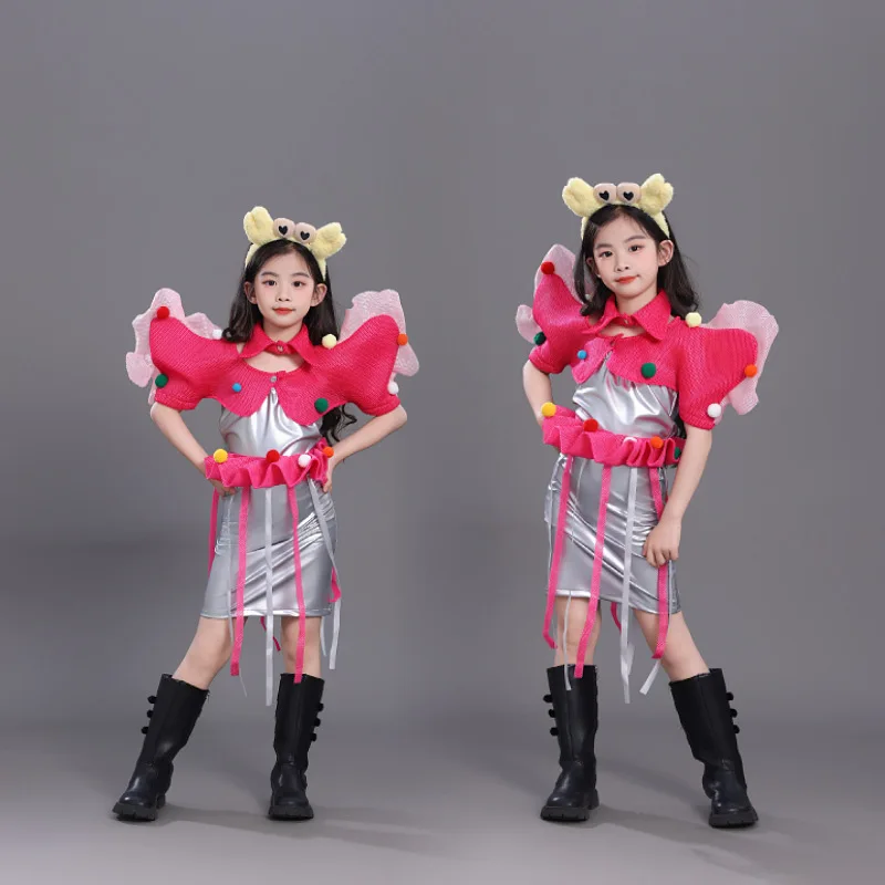 Big Player Children's Catwalk Trendy Clothes Girl Dopamine Model Catwalk Clothing Technology Future Catwalk Performance
Big Player Children's Catwalk Trendy Clothes Girl Dopamine Model Catwalk Clothing Technology Future Catwalk Performance
