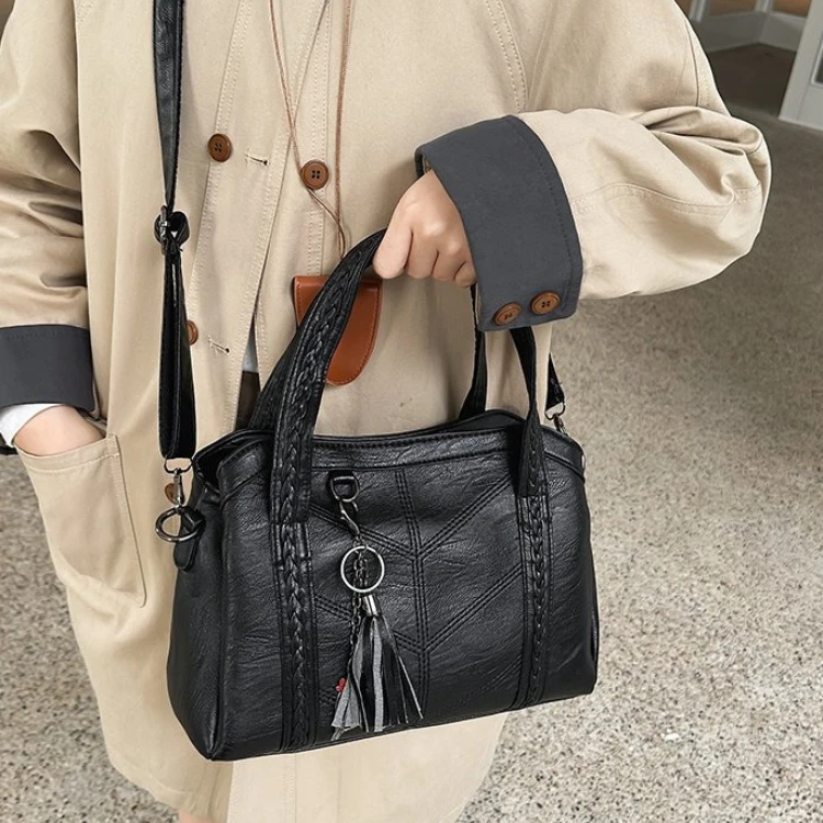2026 New European and American Style Shoulder & Crossbody Bag, Large Capacity Retro Mom Tote Bag for Women
2026 New European and American Style Shoulder & Crossbody Bag, Large Capacity Retro Mom Tote Bag for Women